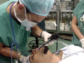 cardona_intubating