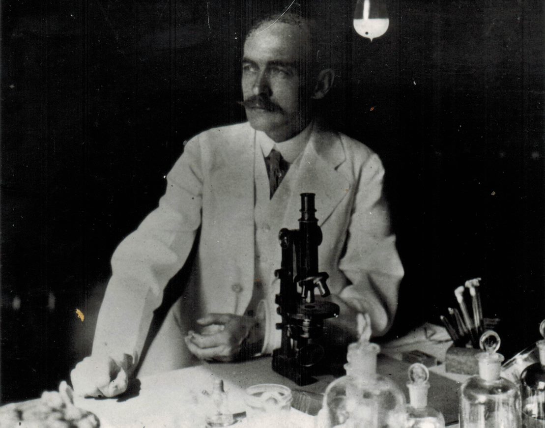 Ashford en su laboratorio