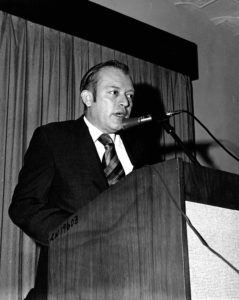 Dr. Sifontes ejerciendo su cargo como Decano