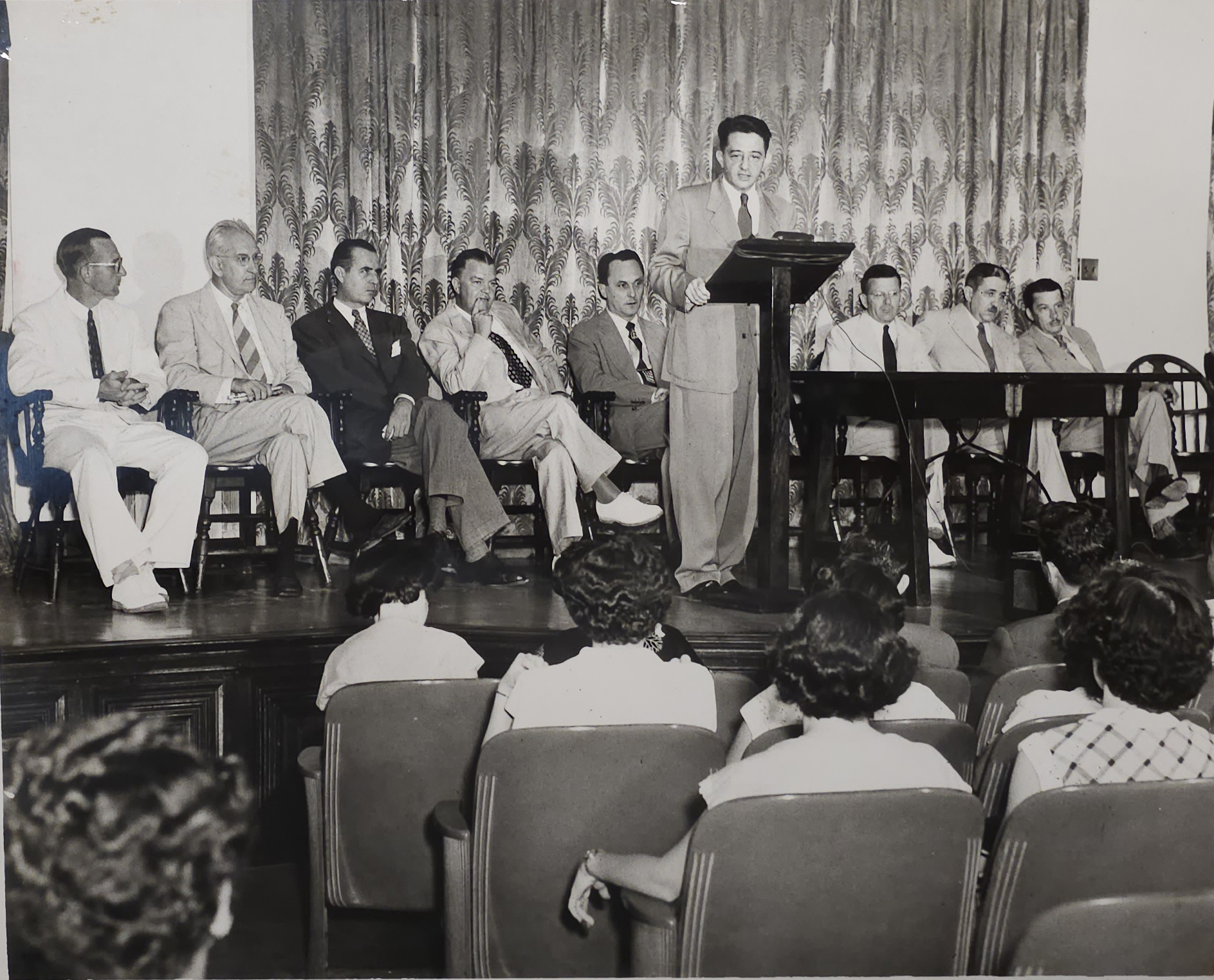En la apertura de la Escuela de Medicina el Rector Jaime Benítez se dirige al estudiantado el 21 de agosto de 1950