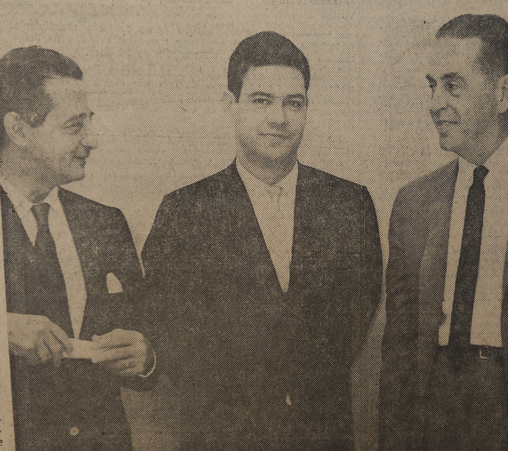 Inicio de clases del 12 de agosto de 1963. En la foto posan de izquierda a derecha el rector Jaime Benítez, al centro, el decano Dr. Adán Nigaglioni y a la derecha su predecesor el Dr. José R. Vivas